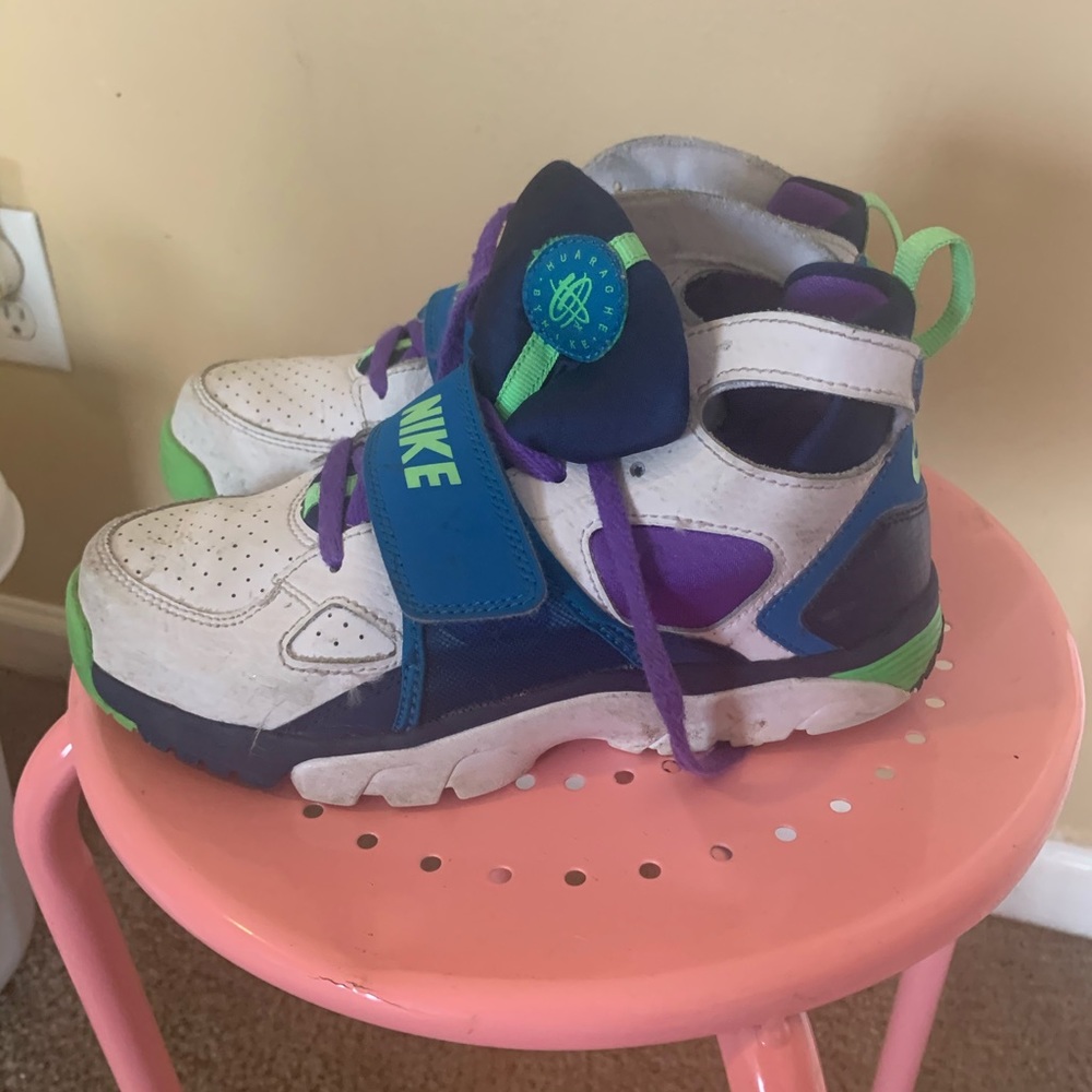 Used Nike kids size 2